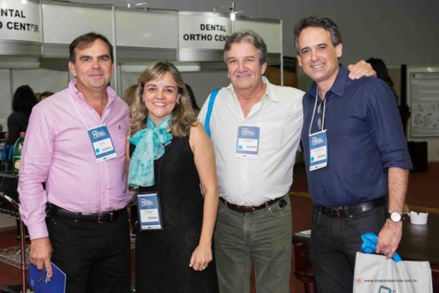 Professores Leandro Oliveira, Jairo Curado e Márcio Segurado, com a dra. Gislaine Campos, vice-presidente do congresso